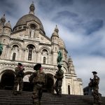 des-soldats-de-l-operation-sentinelle-a-montmartre-pendant-le-confinement_6257118 (1)